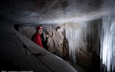 5.5 Les glaci&egrave;res (ou grottes glac&eacute;es)